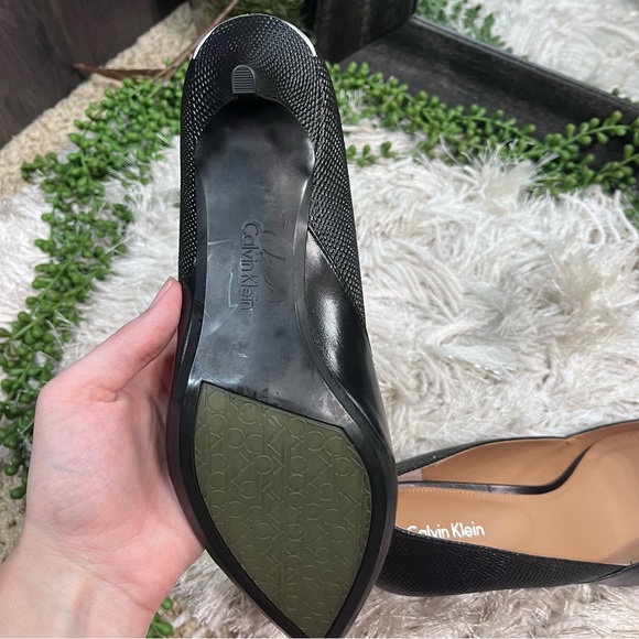 -NWOT Calvin Klein Patna Heeled Pump Size 9.5 - Picture 16 of 16